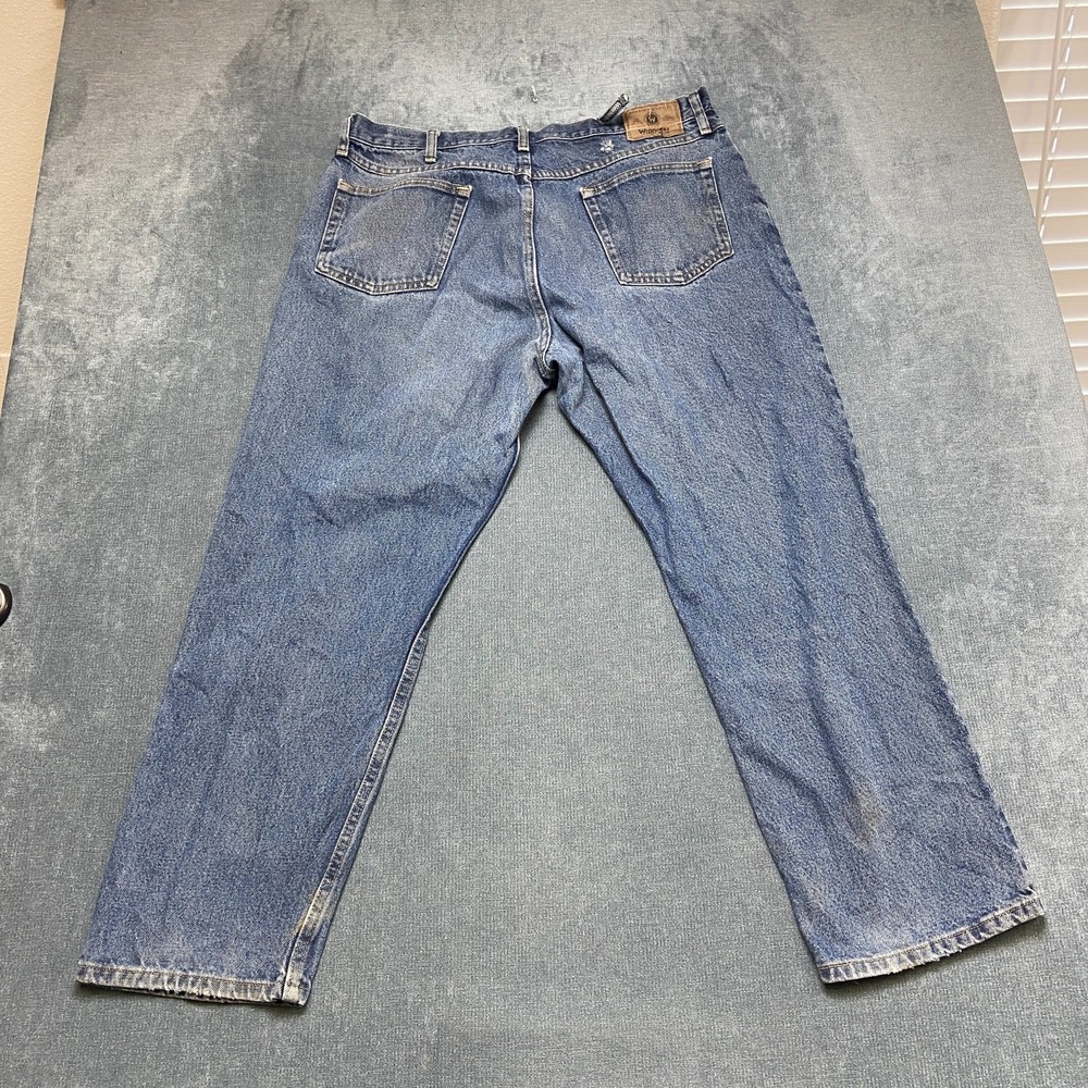 Wrangler Jeans Men 38x30 Blue Denim Medium Wash Pockets Straight Leg Relaxed Fit
